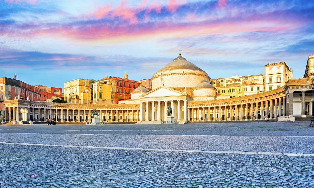 Piazza del Plebiscito a Napoli